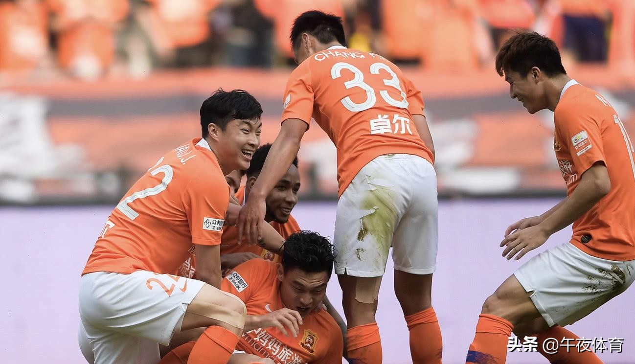 武汉卓尔新教练李霄鹏,李霄鹏加入武汉卓尔对战泰山