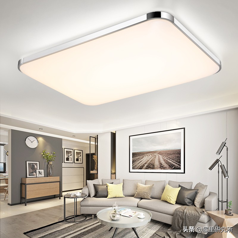 什么客厅吸顶灯好看又有高级感,简约风格的客厅适合用什么吸顶灯