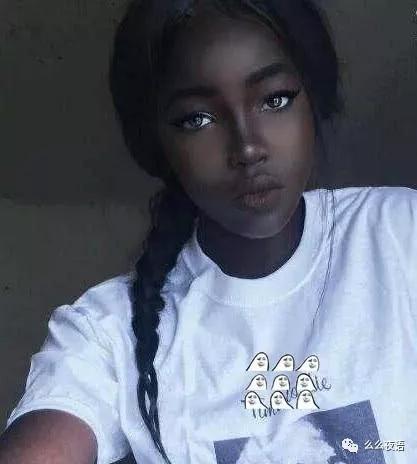 别舔屏非洲“刘亦菲”了!非洲“黑尾酱”爆红,颜值打破吉尼斯