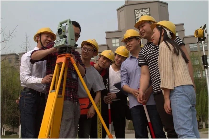 成都信息工程大学银杏酒店管理学院:成就学生,服务社会