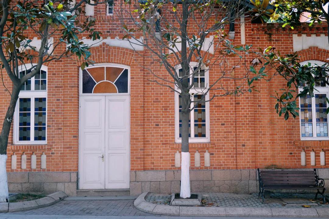 青岛即可以看海还能吃海鲜的地方,去青岛吃好海鲜看大海心情自然好