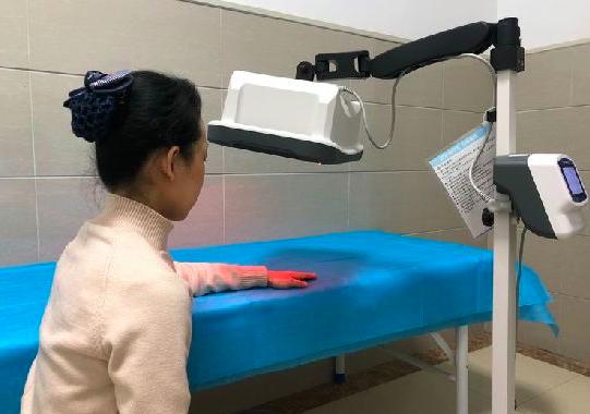 “红光台灯”真的能治病吗？医生：不是神药，有副作用