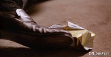 这样的大尺度R级片,注定在影史上留下浓重的一笔