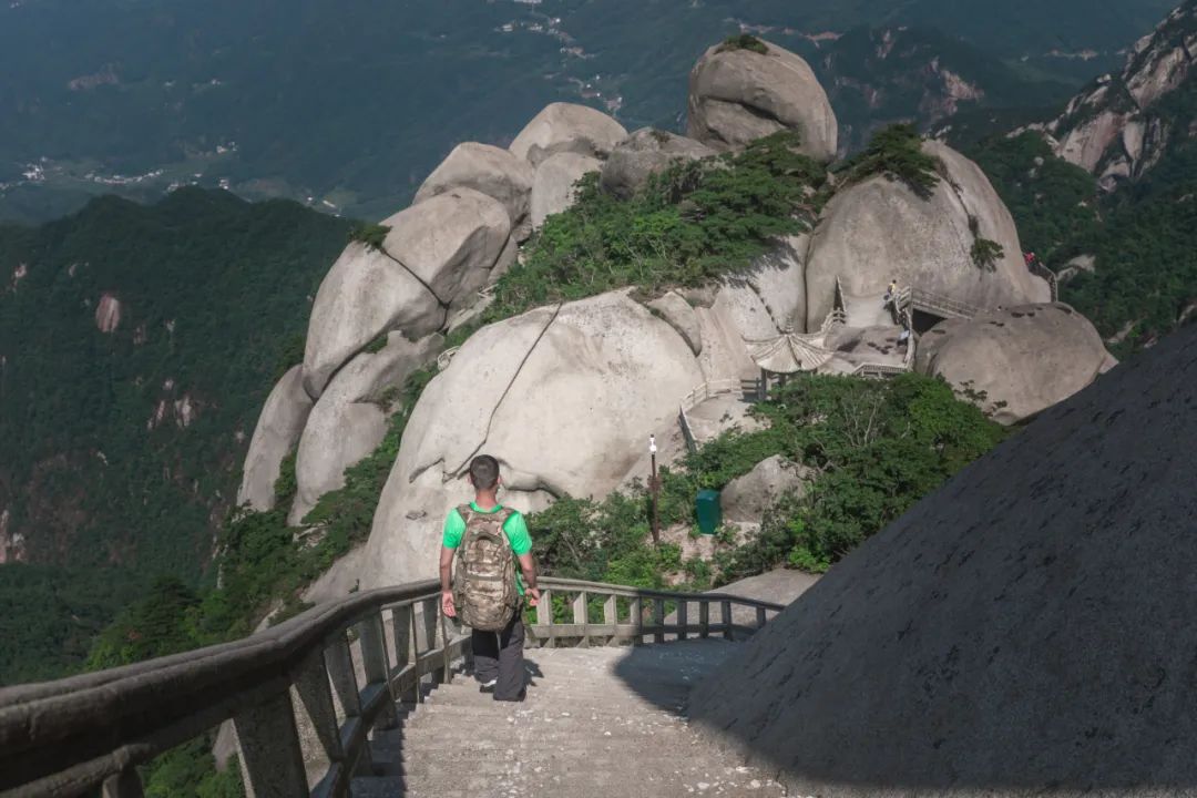 五岳中的南岳位于哪个省,九华山和天柱山哪座更值得游一游