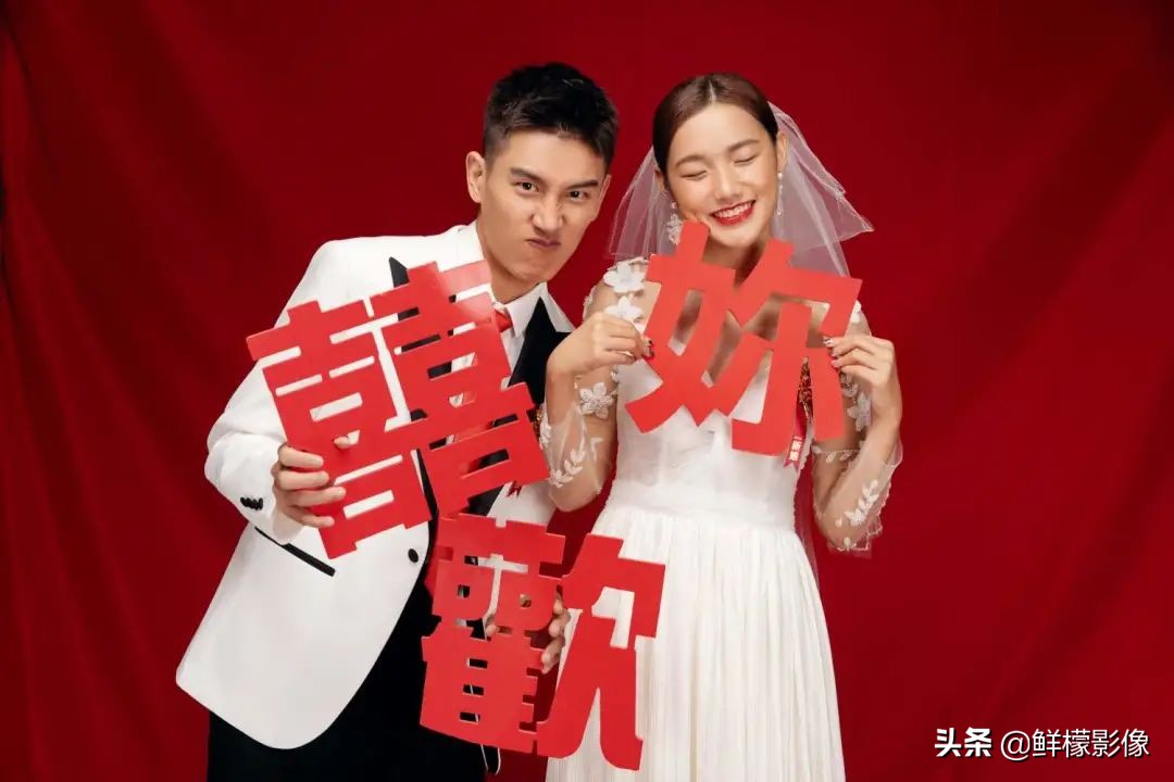 结婚纪念照怎么拍最美,穿黑色衣服拍结婚证件照好看吗