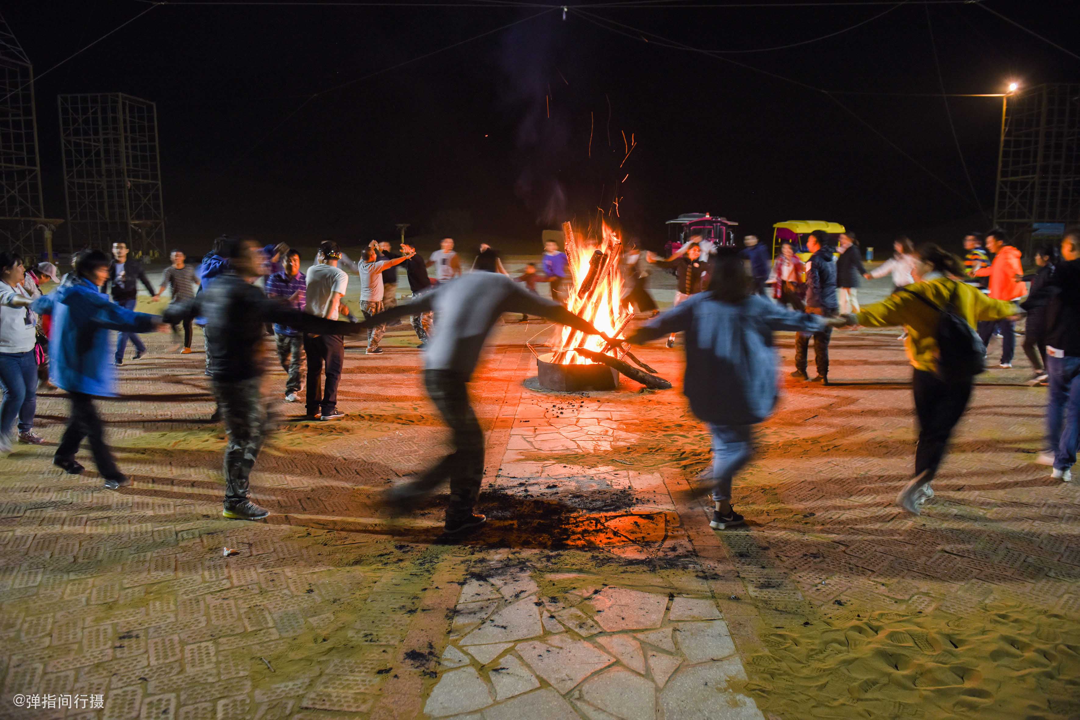 南疆神秘红沙漠简介,南疆第一大沙漠