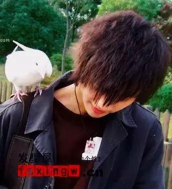 摘掉“有色眼镜”看许嵩:做他的歌迷,真的很惨