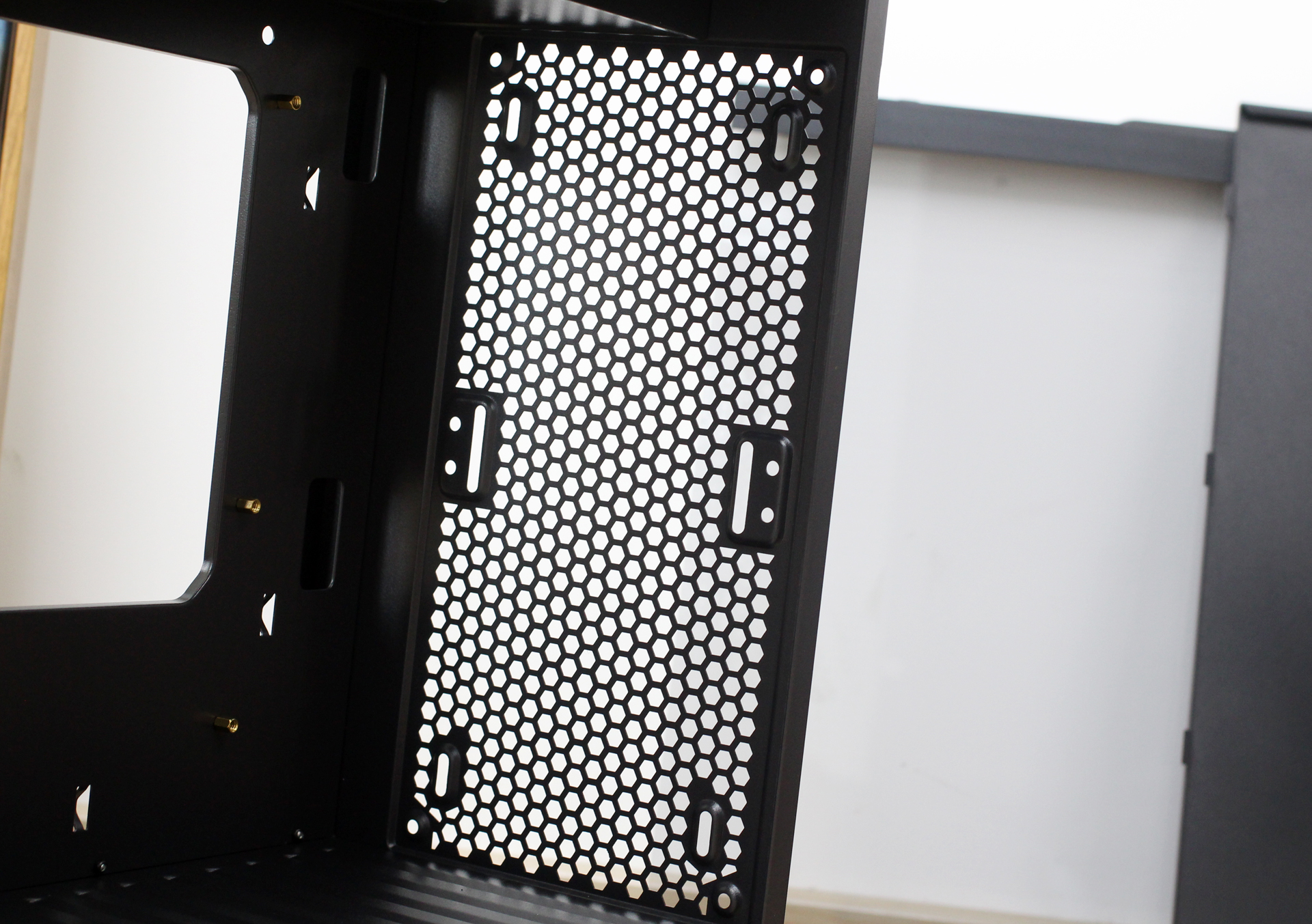 鑫谷atx3.0850w全模组,鑫谷机箱可以装三风扇显卡吗