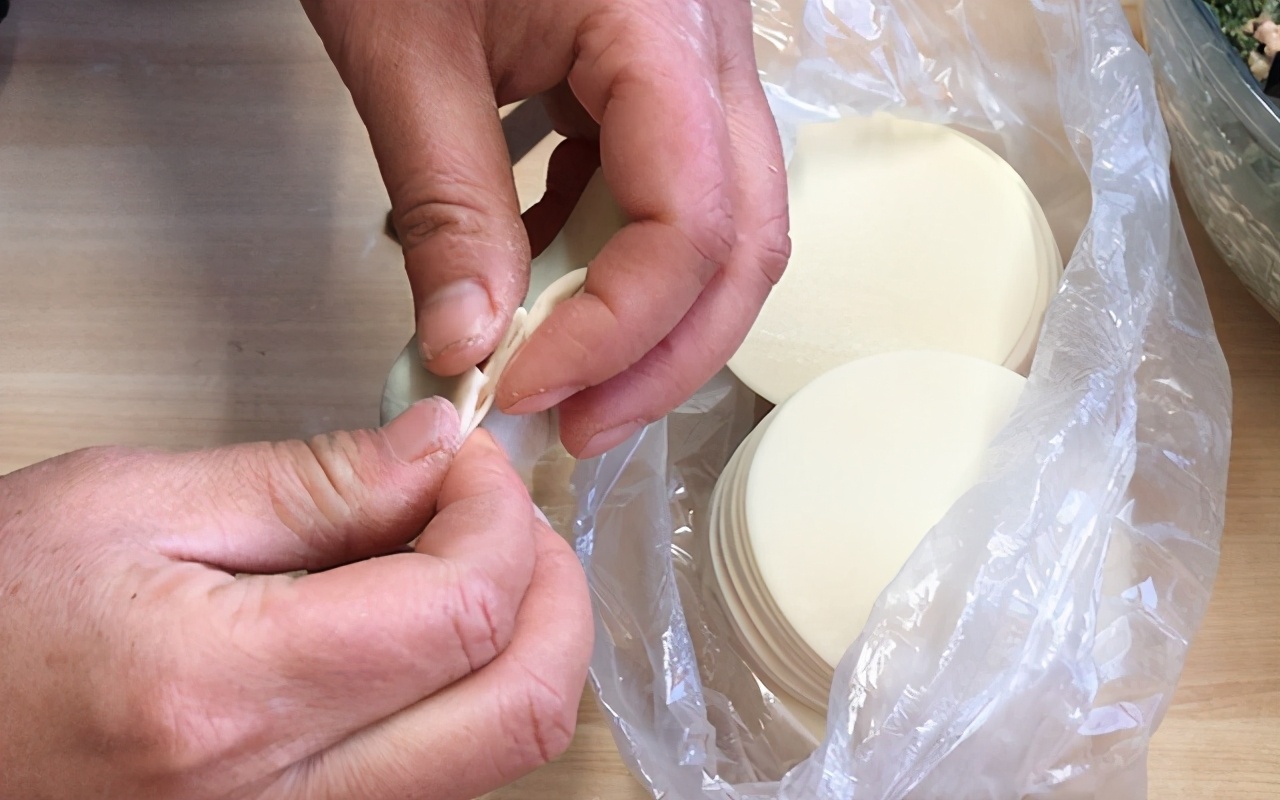 双色花样水饺包法,不会包饺子饺子怎么包才好看