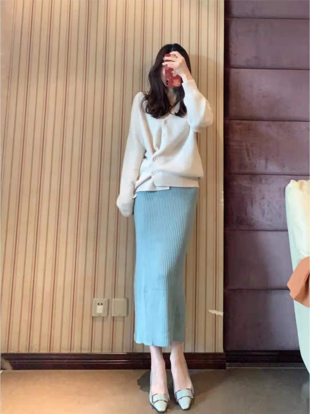 春天半身裙怎么搭配衣服,春天半身裙怎么搭配上衣图片