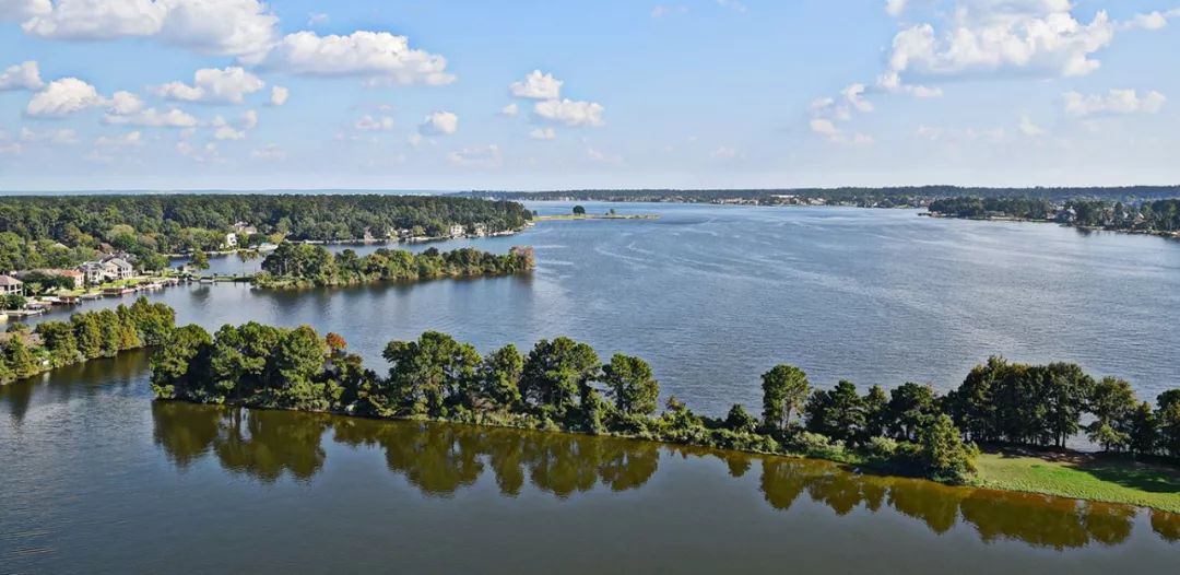 住洋房开游艇，做美国的*庄大**园主，朋友圈拉仇恨的绝佳机会来了