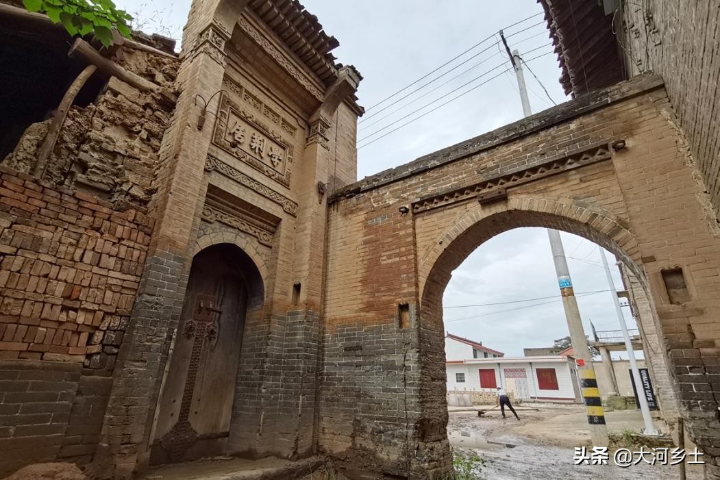 农村自建房一体门楼,农村自建房共用院墙