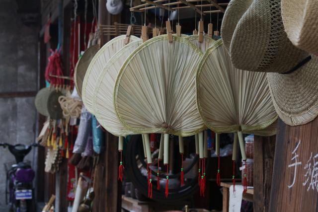 这条街以前很繁华,这条街历经百年变迁