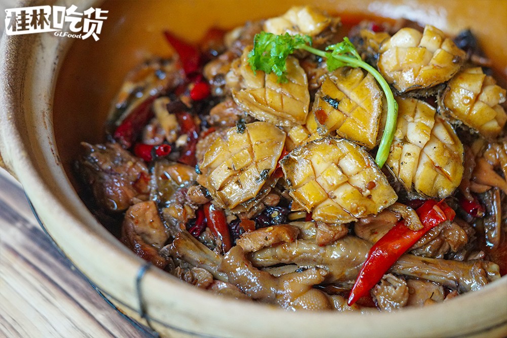 这家店惊现养生辣锅?!吃之前还要先“玩火”!