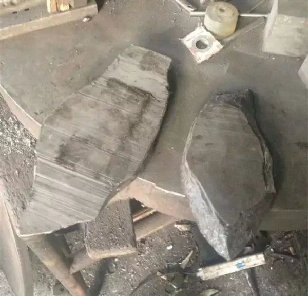 玄铁重剑中的玄铁是什么构造,玄铁重剑是纯玄铁吗