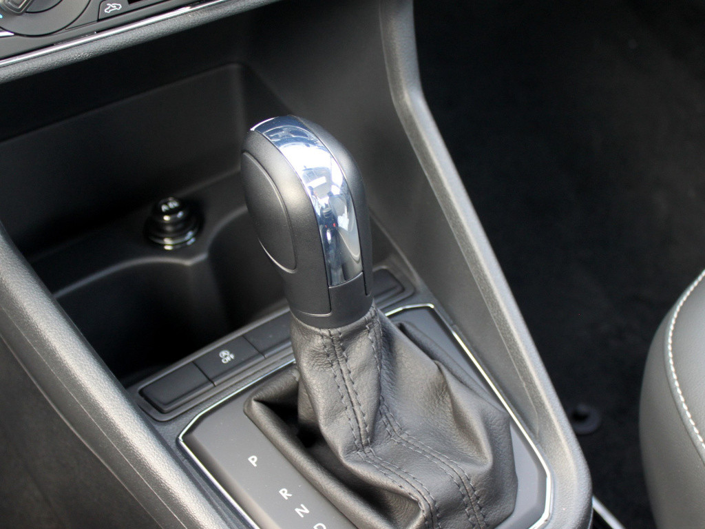 桑塔纳和朗逸哪个更值得购买,高配桑塔纳价格