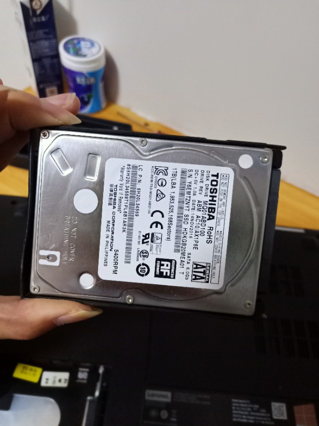 联想小新310-15ikb手动增加固态硬盘和内存条教程。