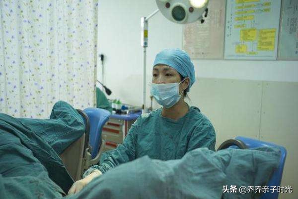 生宝宝前面对“刮毛”尴尬至极，知道答案后欣然接受