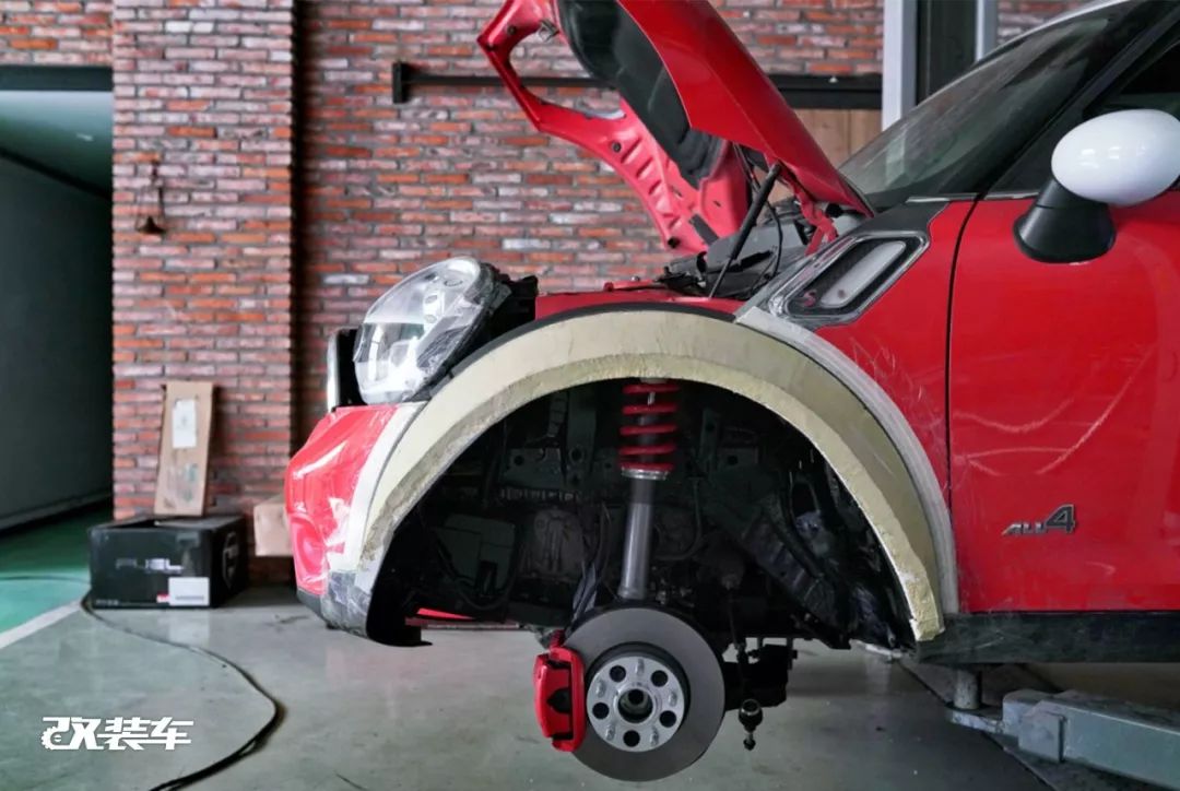 网友花费十几万，把MINI乡下人爆改成大脚怪