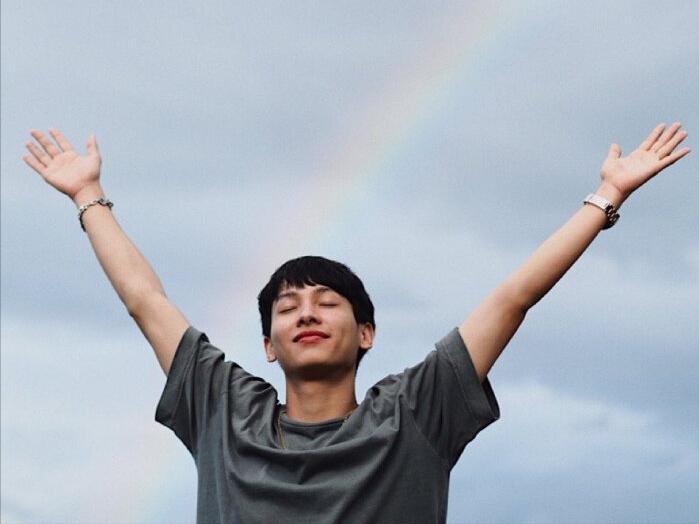 他泰让人一眼万年的外观:妞的鼻尖痣泡芙的笑眼文总的手