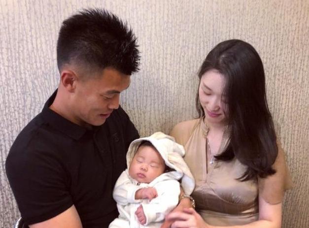 曾拒绝美国国籍回国效力,国足锋霸谭龙:中国人就该保留中国国籍