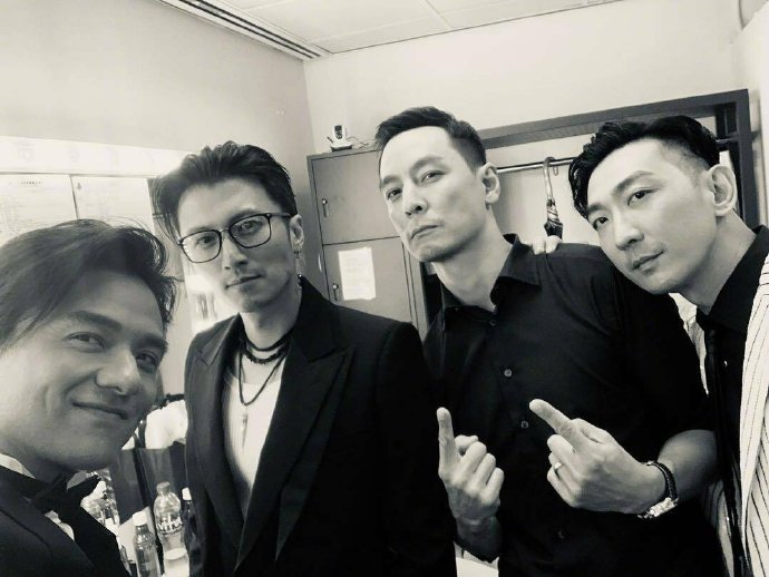 谢霆锋年轻时的颜值pk吴彦祖,谢霆锋年轻时的颜值和谢贤的照片