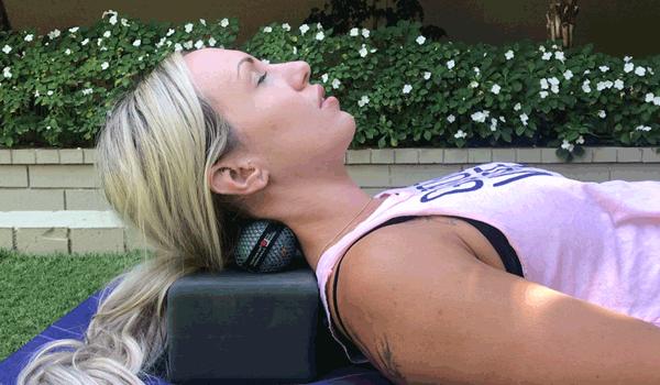 长期开车眼睛疲劳有什么好办法,长期开车有助于恢复视力