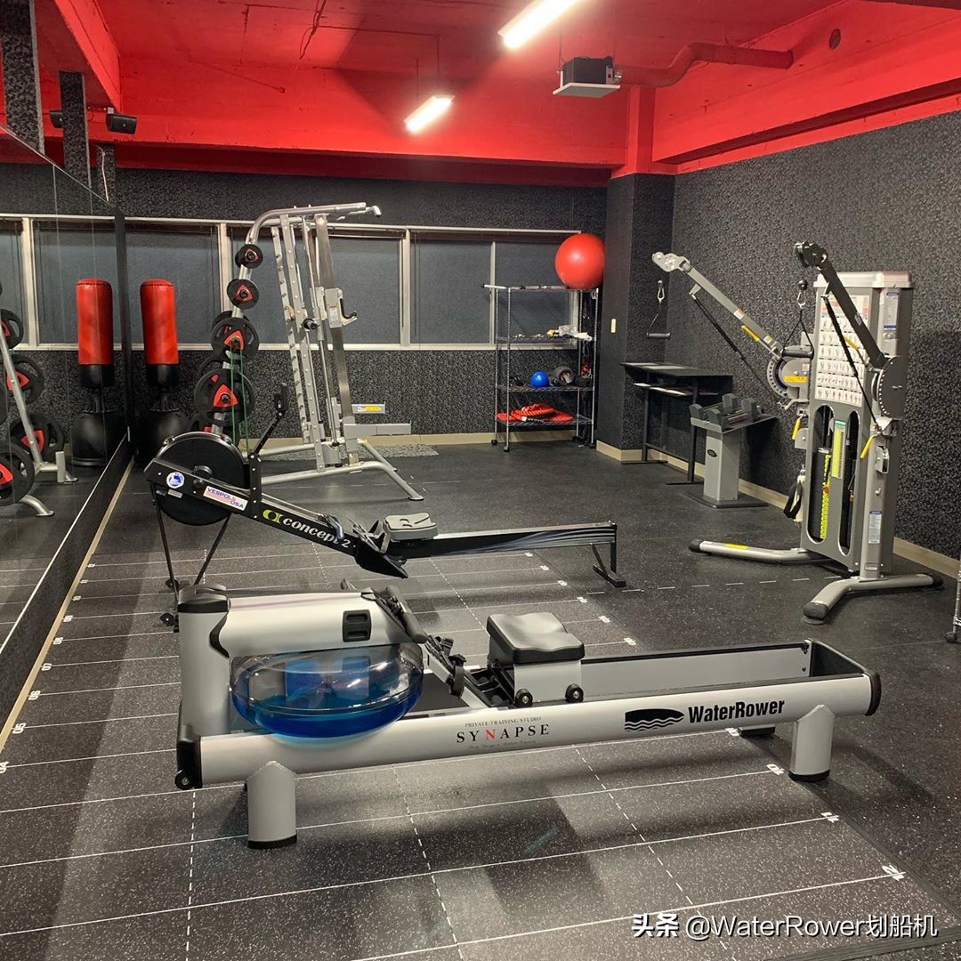 全能的健身器材划船机不伤膝盖,健身器械划船机的正确使用方法