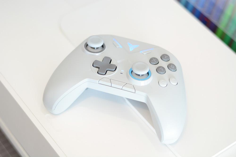 飞智黑武士2和xboxone手柄,飞智黑武士2和雷神g50手柄对比