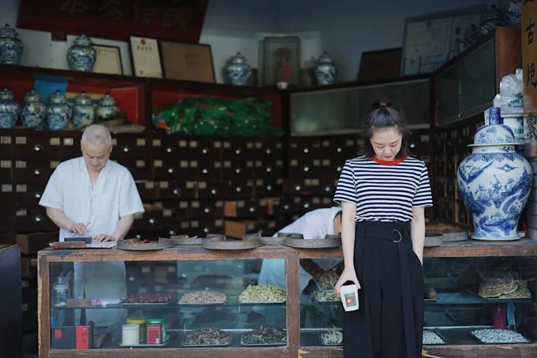 成都街道门面推荐,成都一街道商铺招牌