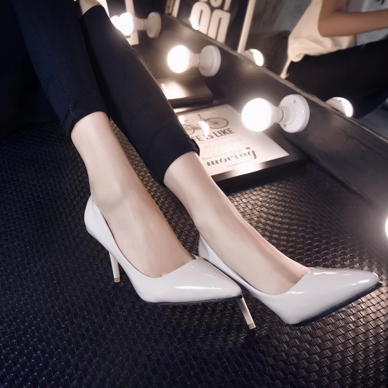 想要一双适合自己的高跟鞋？看看细高跟、小猫跟和坡跟鞋选择技巧