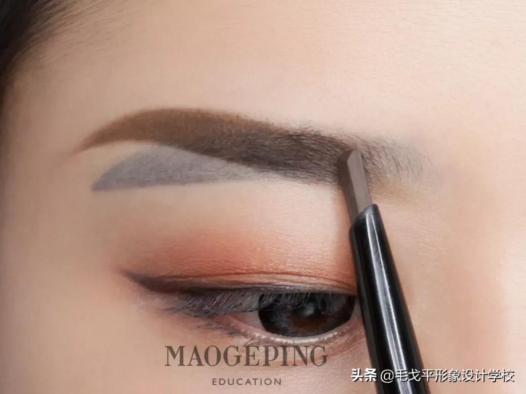 正确的修眉画眉方法,简单的修眉技巧和画眉方法