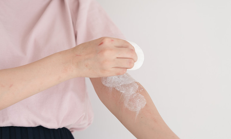 皮肤变光滑的小块是怎么回事,男生的皮肤怎样才能变光滑