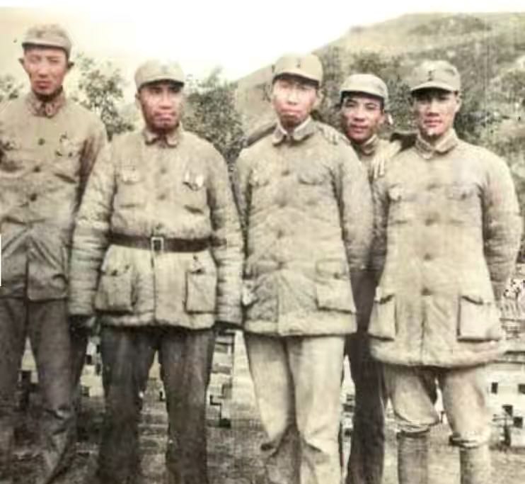 我军首次授衔，蒋介石看了元帅名单，大赞其中一人：此人是真元帅