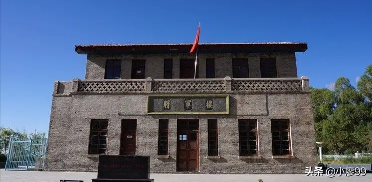 在广袤的戈壁滩建造一座城市,格尔木戈壁滩