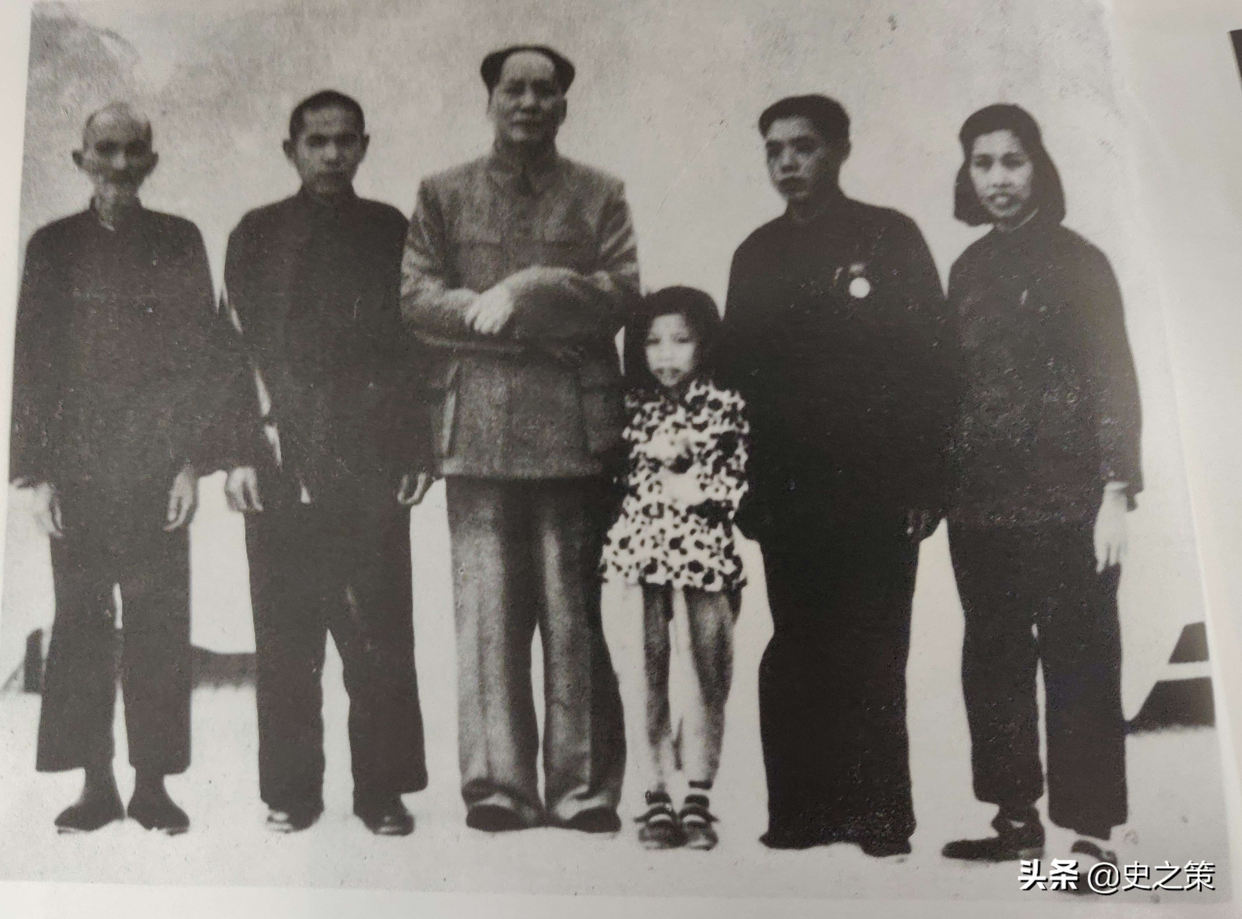 1953年湖南9岁小孩进京，喊毛*东泽**外公，毛*东泽**：给100元送回长沙
