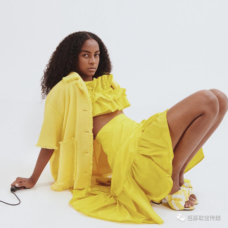 2021流行色亮丽黄太难穿？一件珠宝让你时髦一整年