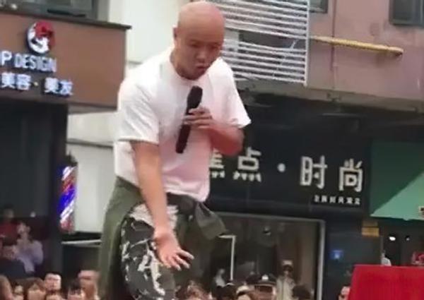 曾经红极一时的乐嘉,乐嘉因为什么上不了舞台了