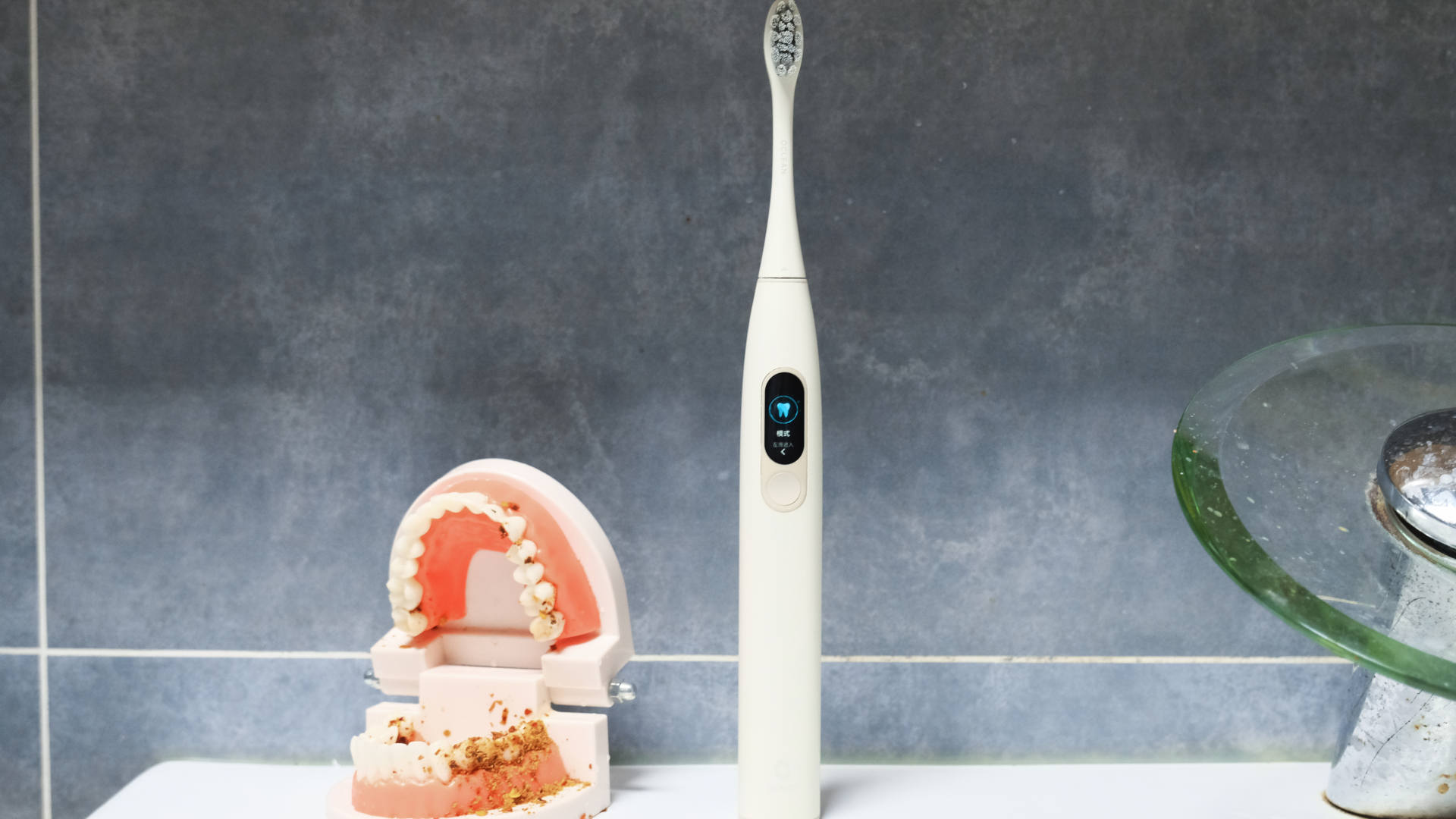 种植牙推荐电动牙刷,根据自己的牙选择电动牙刷