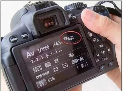 新手玩单反相机镜头怎么配,新手应该买哪种单反相机