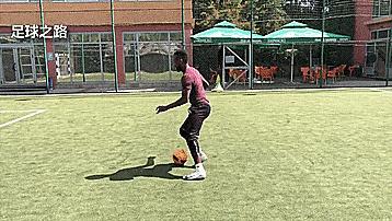 五个可以帮我们杀出重围的足球技巧