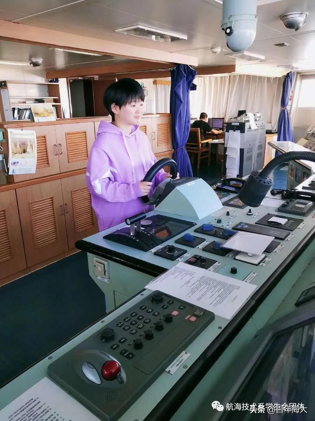 这个小妮不简单,乡下丫头不简单