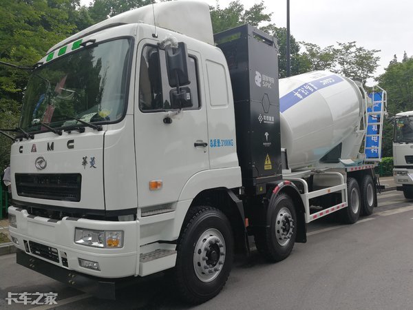 新款华菱轻量化8x4搅拌车,8分钟换电池汽车