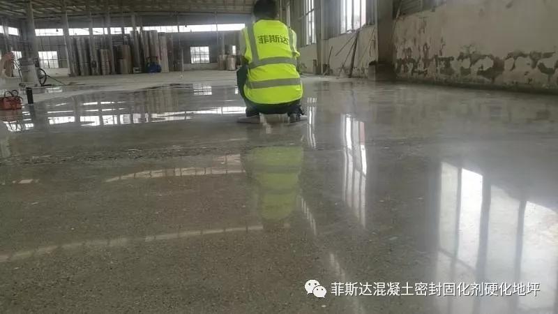 水泥硬化该怎么做美观,干水泥怎么做地面硬化