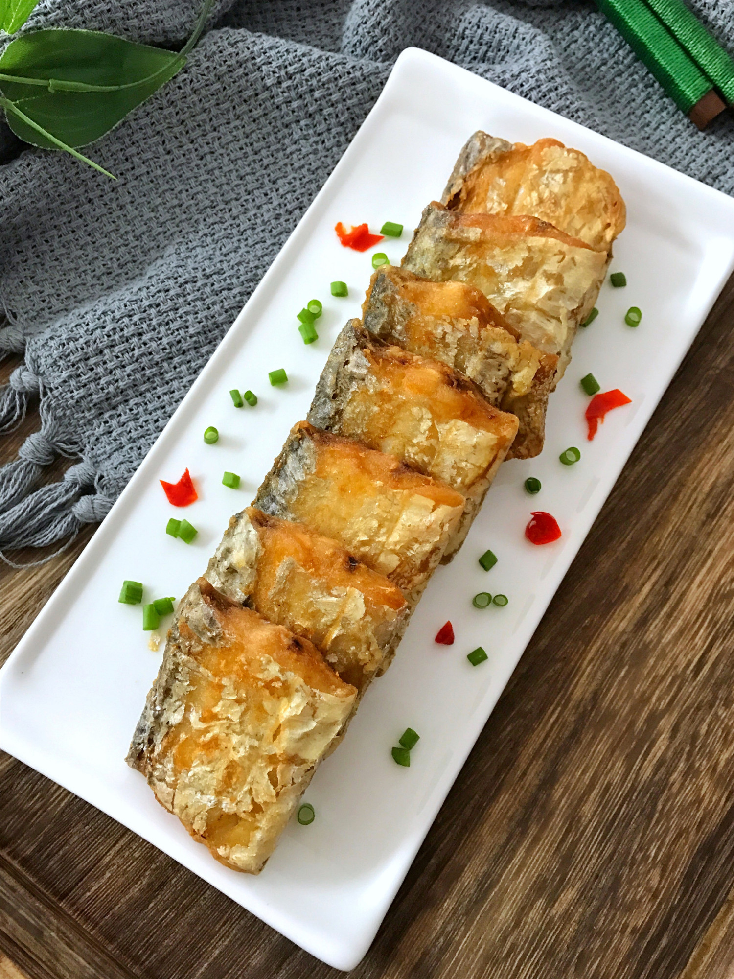 这才是炸带鱼的正确做法香酥鲜嫩,炸带鱼怎么不粘锅鱼肉不会碎