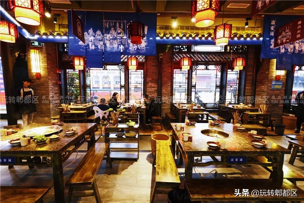 重庆来的集市火锅，就在郫都区蜀都万达！！吃相因去喽