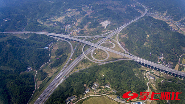 铁路见证祖国光辉,铁路见证中国梦