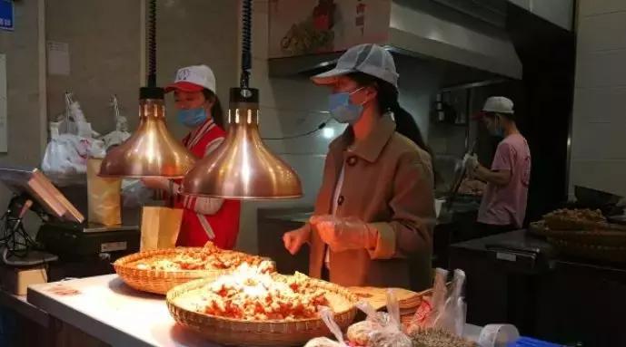 我在2018年的网红美食堆里，精挑出了这23家火爆的店给你！