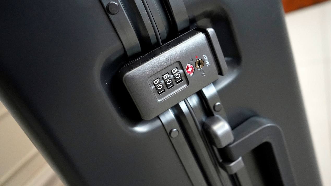 地平线8号行李箱真的好用吗,地平线8号level8旅行箱测试