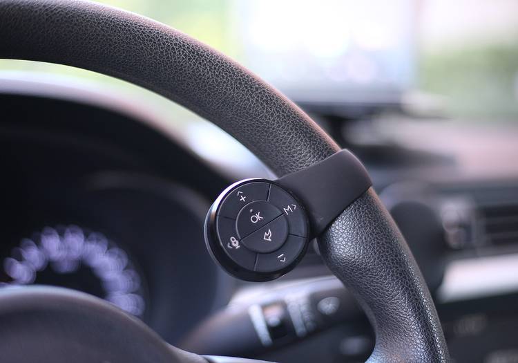 百路达HUD：听歌追剧看小猪佩奇？这才是车载导航的正确打开方式